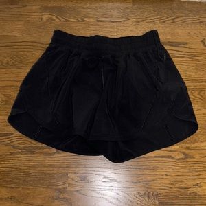 NWOT Lululemon Track That Mid-Rise Lined Shorts 5” - Size 8 - Black